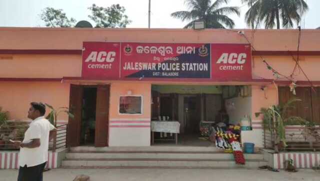 ଅଭିଯୁକ୍ତକୁ ଛାଡ଼ିବା ଘଟଣାରେ ଆକ୍ସନ ; ଜଳେଶ୍ବର IICଙ୍କ ବଦଳି, ଫାଣ୍ଡି ଅଧିକାରୀ ସସ୍‌ପେଣ୍ଡ