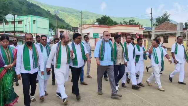 କୋଟିଆରେ ବିଜେଡିର ୧୬ ଜଣିଆ ପ୍ରତିନିଧି ଦଳ, ‘ଆନ୍ଧ୍ର ଗୋ ବ୍ୟାକ୍’ ନାରାରେ ପ୍ରକମ୍ପିତ ସାରା ଅଞ୍ଚଳ
